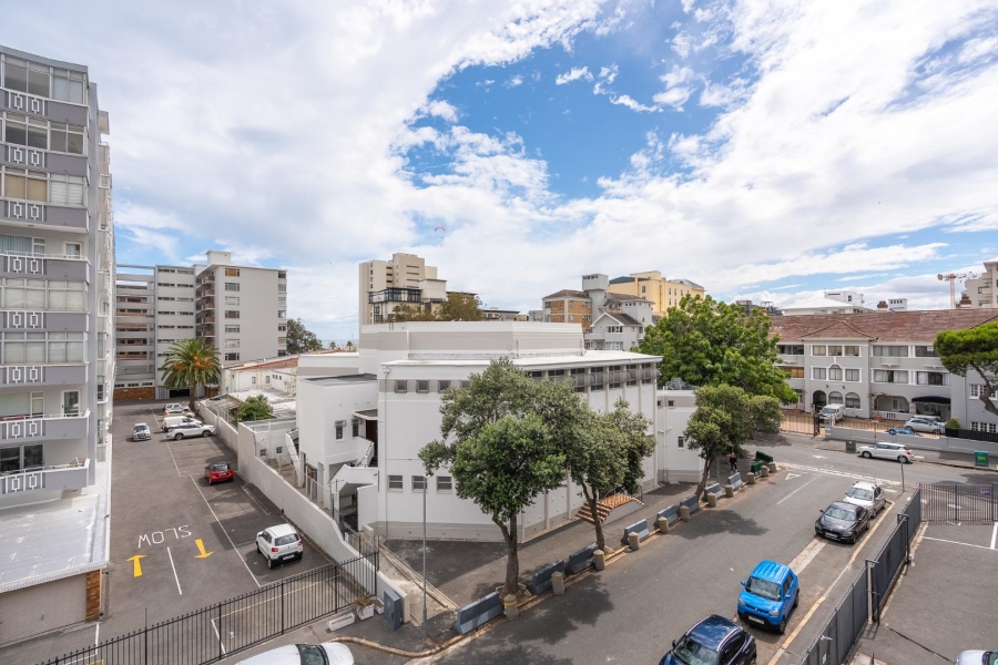 To Let 2 Bedroom Property for Rent in Sea Point Western Cape